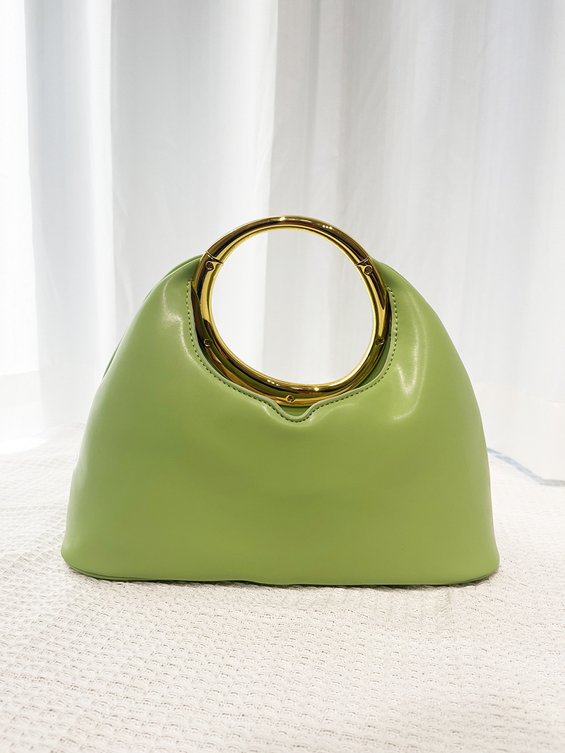 Handtasche mit Metallring ⎜ Weiche Lederoptik Tasche zum Handtragen mit modernem Design und praktischem Griff