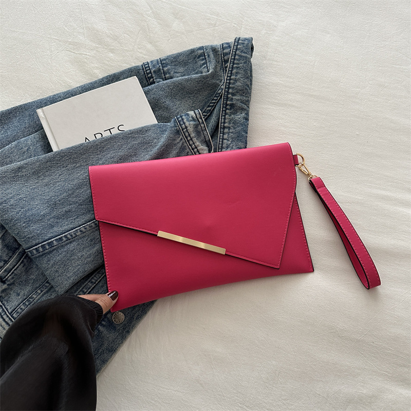 Clutch für Damen ⎜ Elegante Umschlagtasche in Briefumschlag-Optik mit Handgelenkriemen für besondere Anlässe