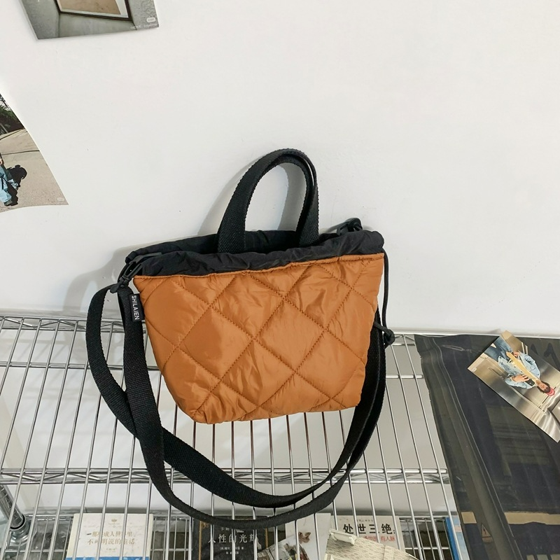 Umhängetasche mit Steppdesign ⎜ Leichte Tragetasche für Damen mit Kurzem Griff und Verstellbarem Schulterriemen