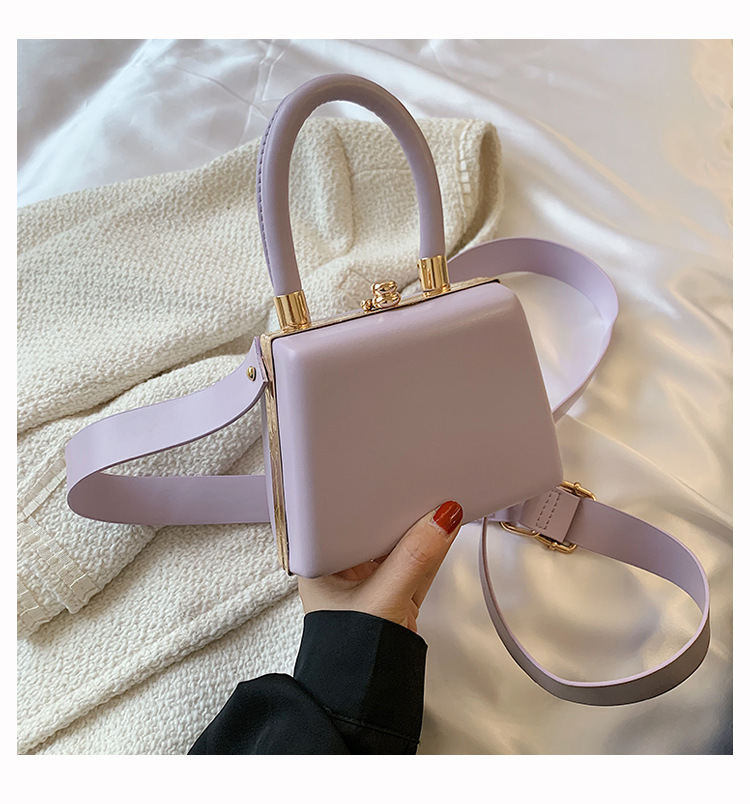 Damen Clip-Handtasche in Kontrastfarben ⎜ Elegante Mini-Tasche mit Bügelverschluss und kurzem Tragegriff