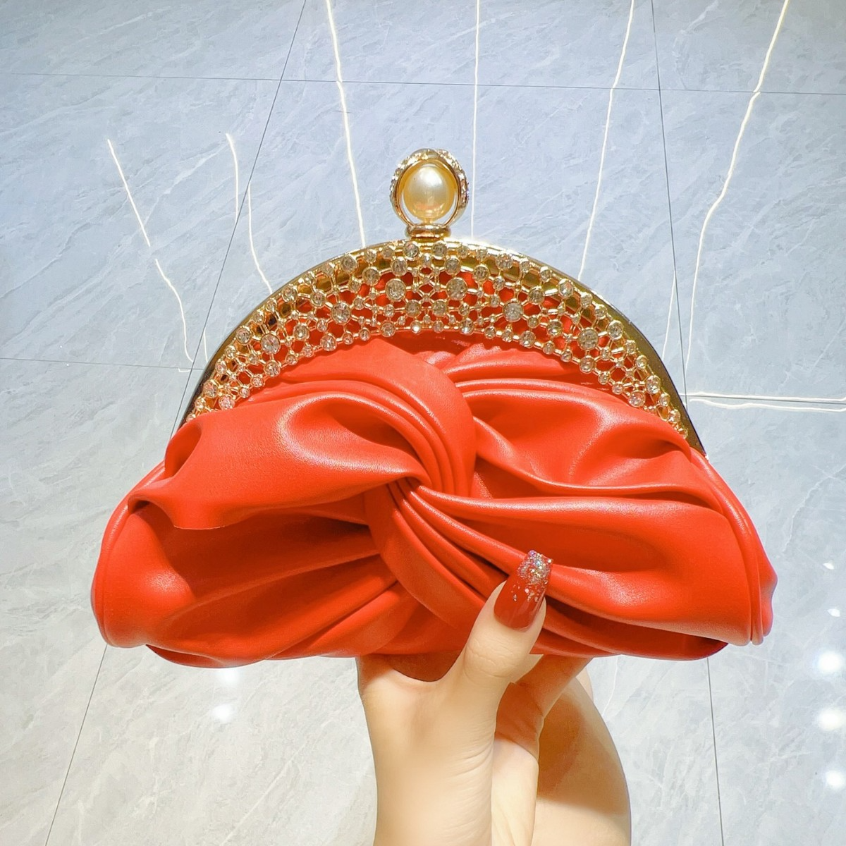 Elegante Clutch für Damen ⎜ Stilvolle Abendtasche mit funkelndem Schmuckakzent und edlem Design