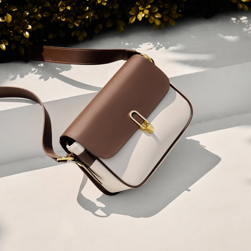 Umhängetasche für Damen ⎜ Klassische Ledertasche mit elegantem Verschluss für Büro und Alltag