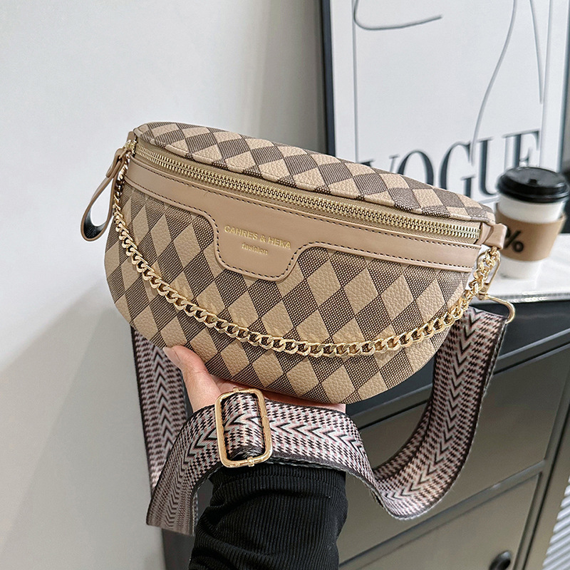 Crossbody Tasche für Damen ⎜ Modische Umhängetasche mit Ketten-Detail für Alltag, Reisen und Freizeit-Looks