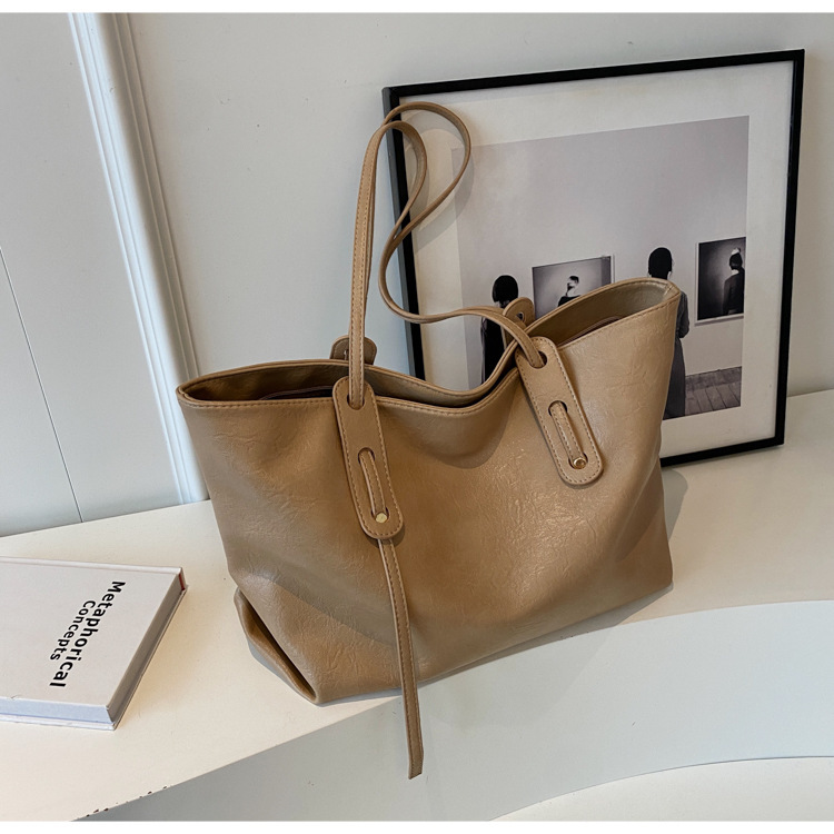 Shopper Tasche für Damen ⎜ Modische Schultertasche in Lederoptik mit großem Stauraum für Alltag und Büro