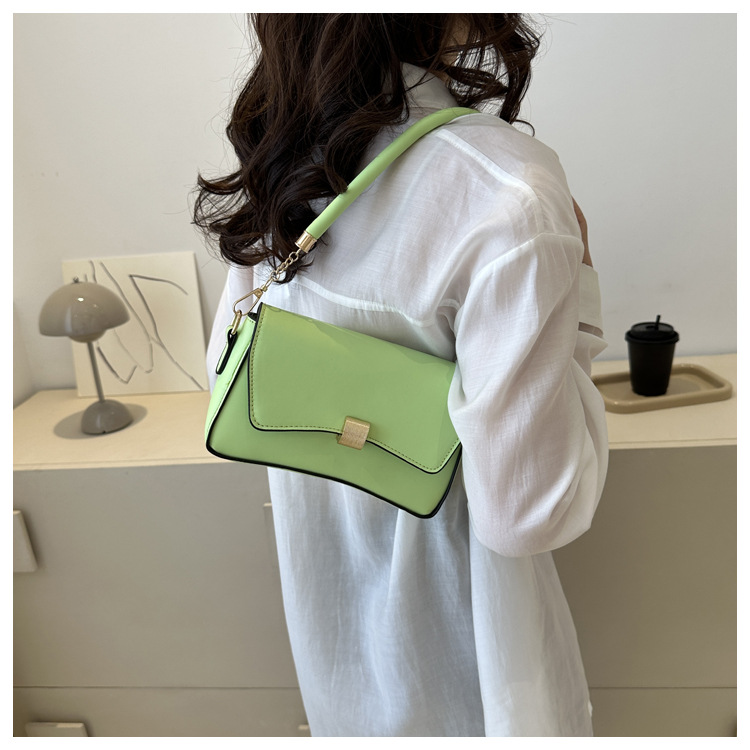 Umhängetasche mit Schleife ⎜ Elegante Unterarmtasche für Damen mit Verstellbarem Riemen und Kompaktem Design