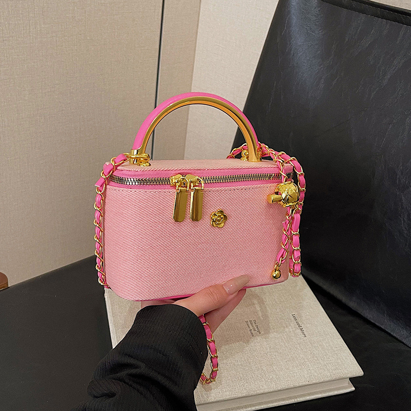 Modische Umhängetasche für Damen ⎜ Kompakte Tasche mit auffälligem Farbkontrast und Goldakzenten