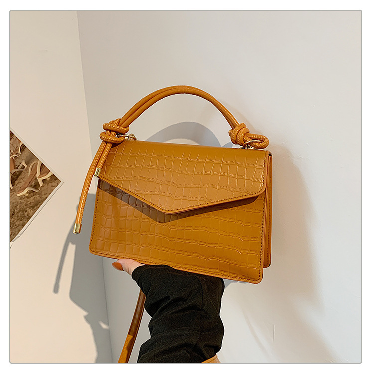 Damen Schultertasche in Lederoptik ⎜ Elegantes Retro-Design mit Tragegriff und verstellbarem Umhängeriemen