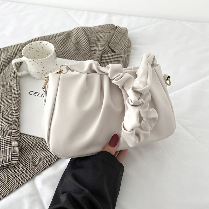 Schultertasche für Damen ⎜ Modische Unterarmtasche mit Falten-Design und weicher Haptik für den Alltag