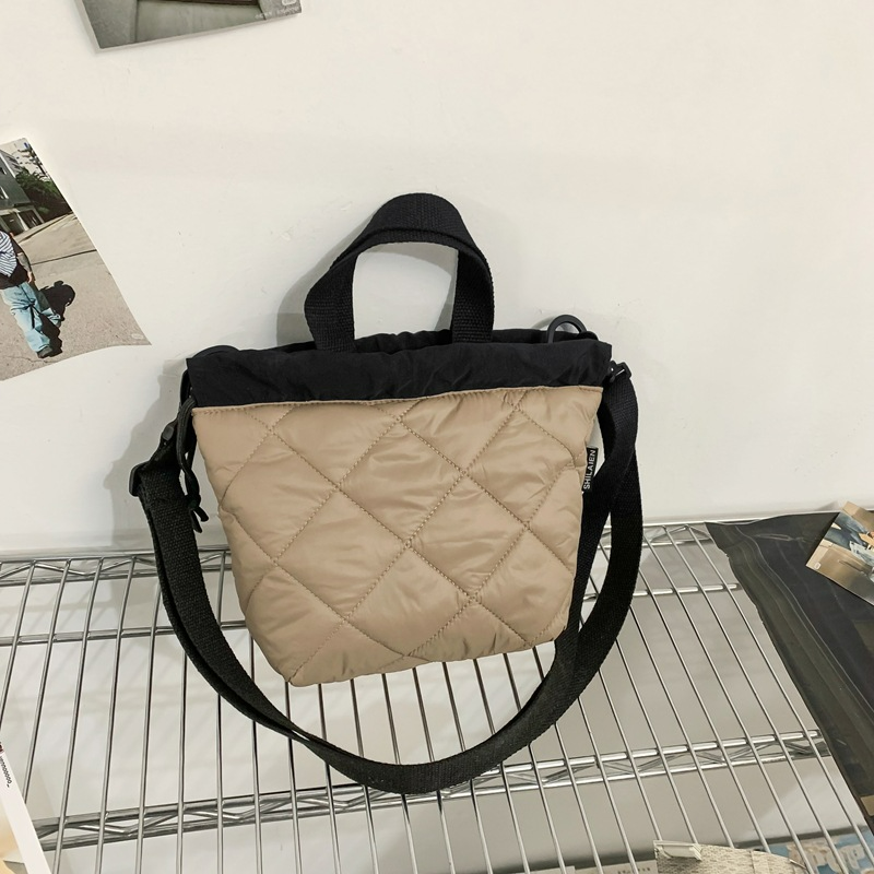 Umhängetasche mit Steppdesign ⎜ Leichte Tragetasche für Damen mit Kurzem Griff und Verstellbarem Schulterriemen