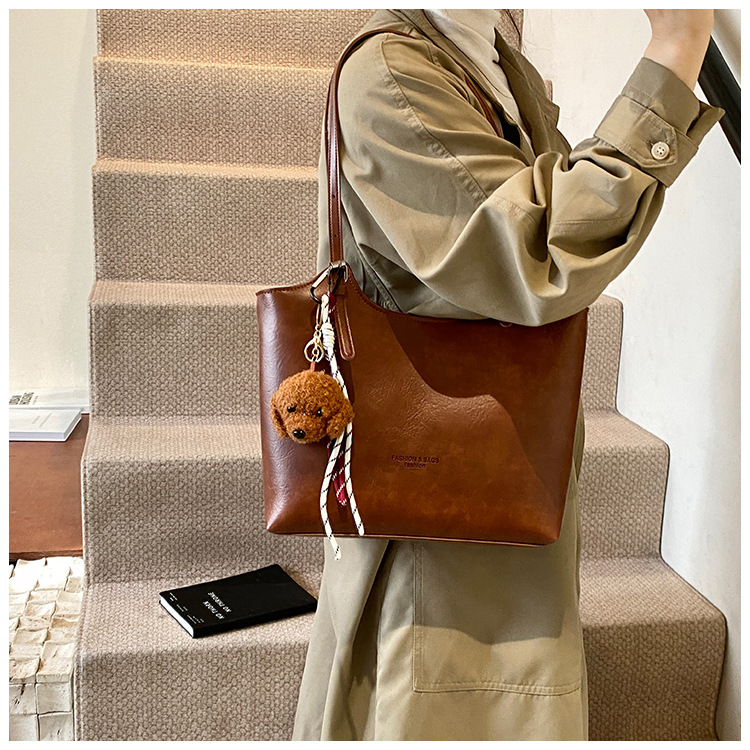 Damen Schultertasche ⎜ Geräumige Retro-Tasche aus Kunstleder für Alltag und Büro
