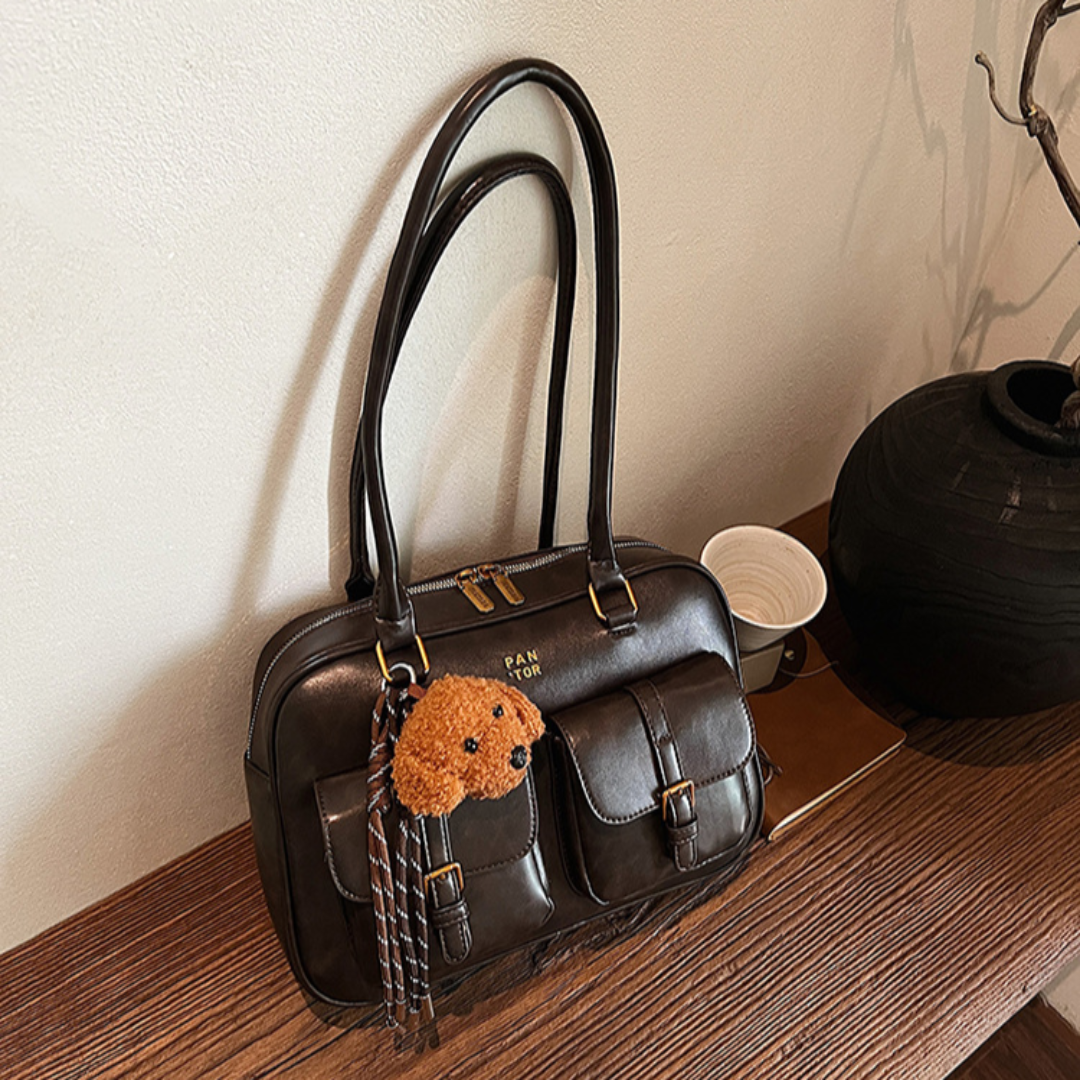 Damen Umhängetasche aus Kunstleder ⎜ Stilvolle Schultertasche mit Fronttaschen und verstellbarem Riemen