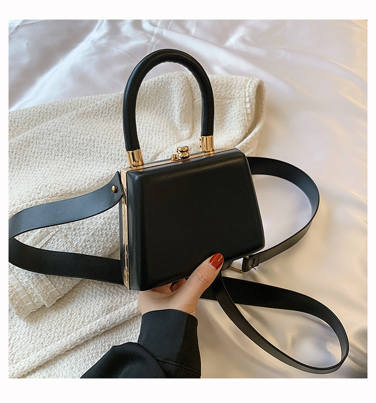 Damen Clip-Handtasche in Kontrastfarben ⎜ Elegante Mini-Tasche mit Bügelverschluss und kurzem Tragegriff