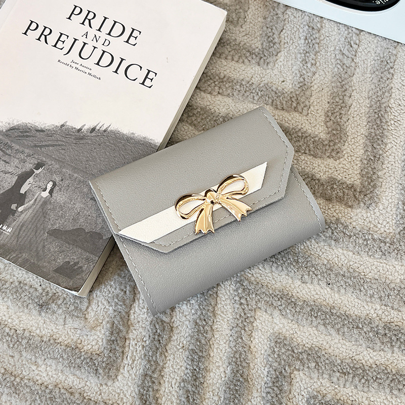 Damen Geldbörse mit Schleife ⎜ Kompakte dreifach faltbare Brieftasche mit Druckknopf und elegantem Design