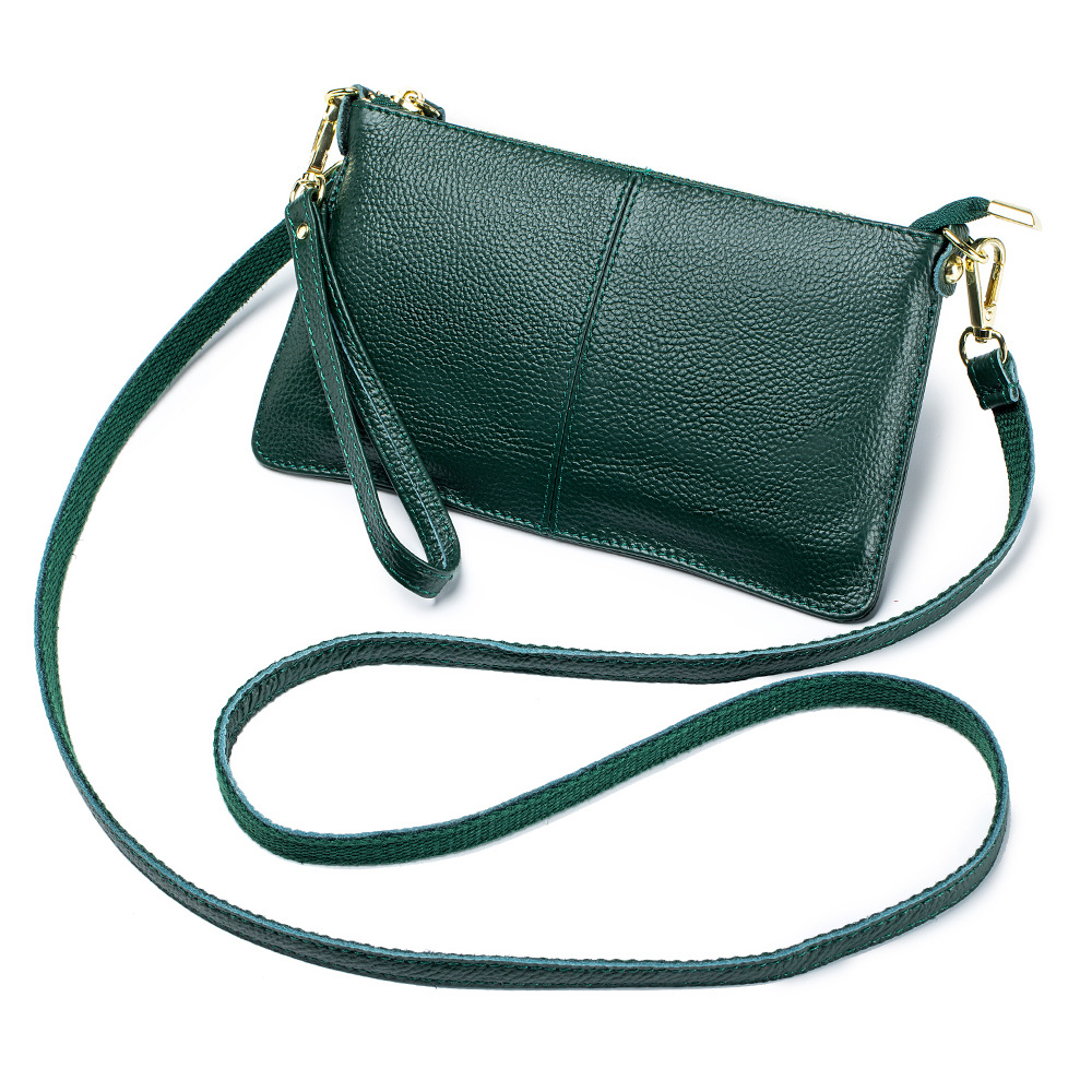 Clutch Tasche für Damen ⎜ Schlichte Umhängetasche aus Leder mit abnehmbarem Riemen für Alltag und Abend
