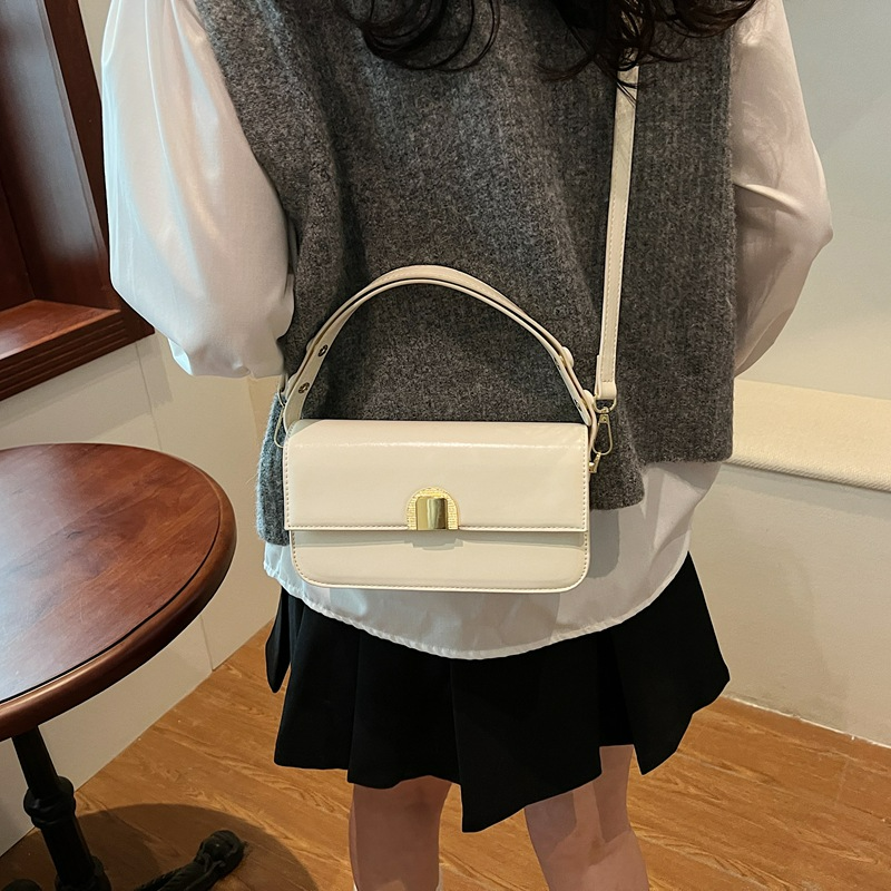 Schultertasche im Retro Design ⎜ Kompakte Umhängetasche für Damen mit Verstellbarem Riemen und Schnalle