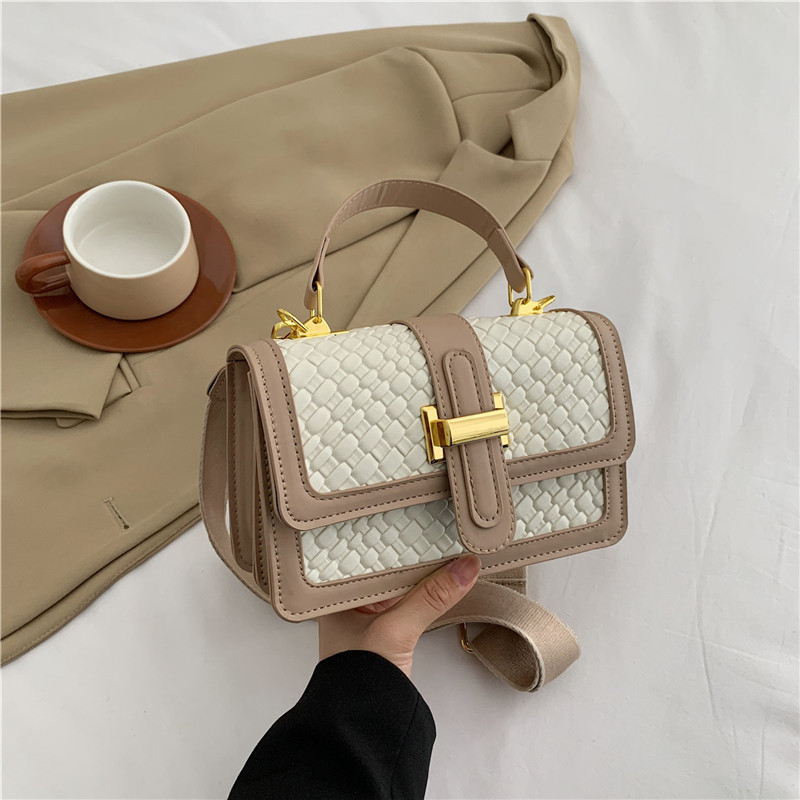Umhängetasche für Damen ⎜ Kompakte Schultertasche mit Flechtdesign und goldener Schnalle für elegante Auftritte