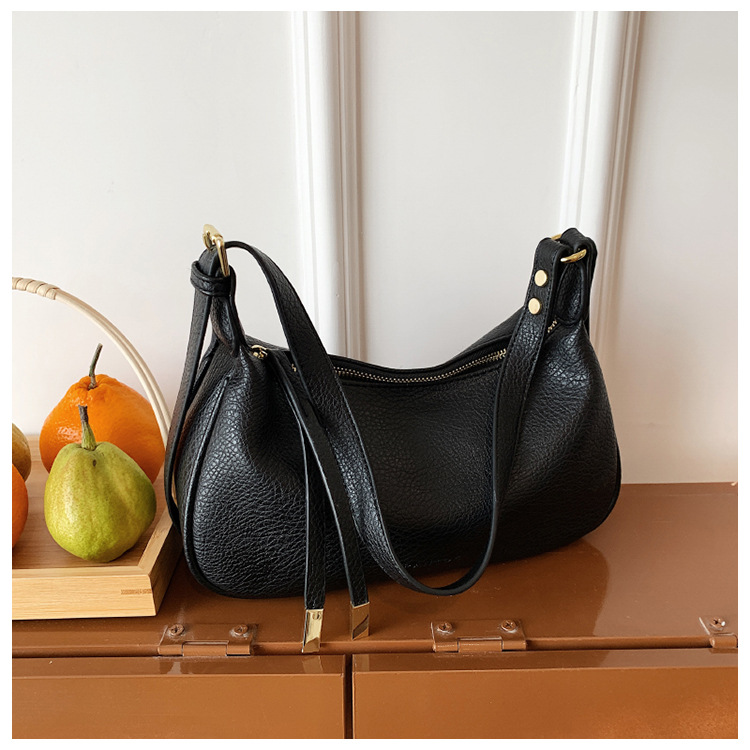 Schultertasche für Damen ⎜ Modische Halbmond-Bag aus Kunstleder mit Reißverschluss und kurzem Tragegriff