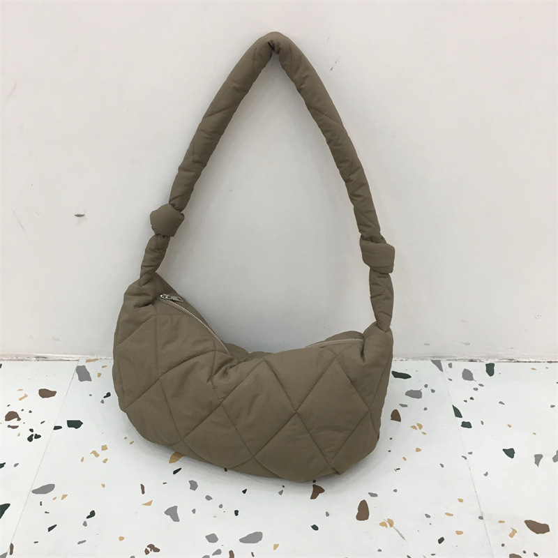 Schultertasche für Damen ⎜ Gepolsterte Unterarmtasche mit Steppdesign für Alltag, Reisen und Freizeitlooks
