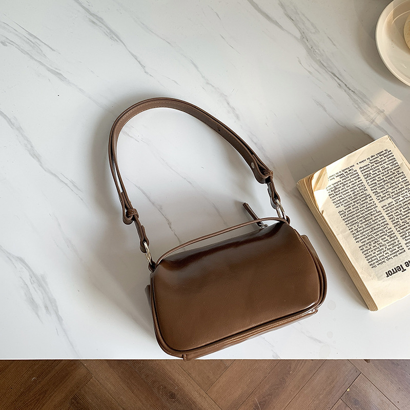 Schultertasche für Damen ⎜ Modische Baguette-Tasche im kompakten Design für Alltag und Ausgehen