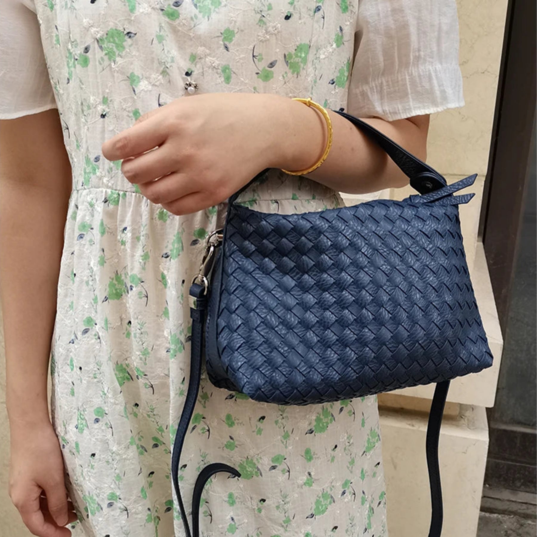 Schultertasche für Damen ⎜ Großes Fassungsvermögen im edlen, einfarbigen Design mit praktischem Tragegurt