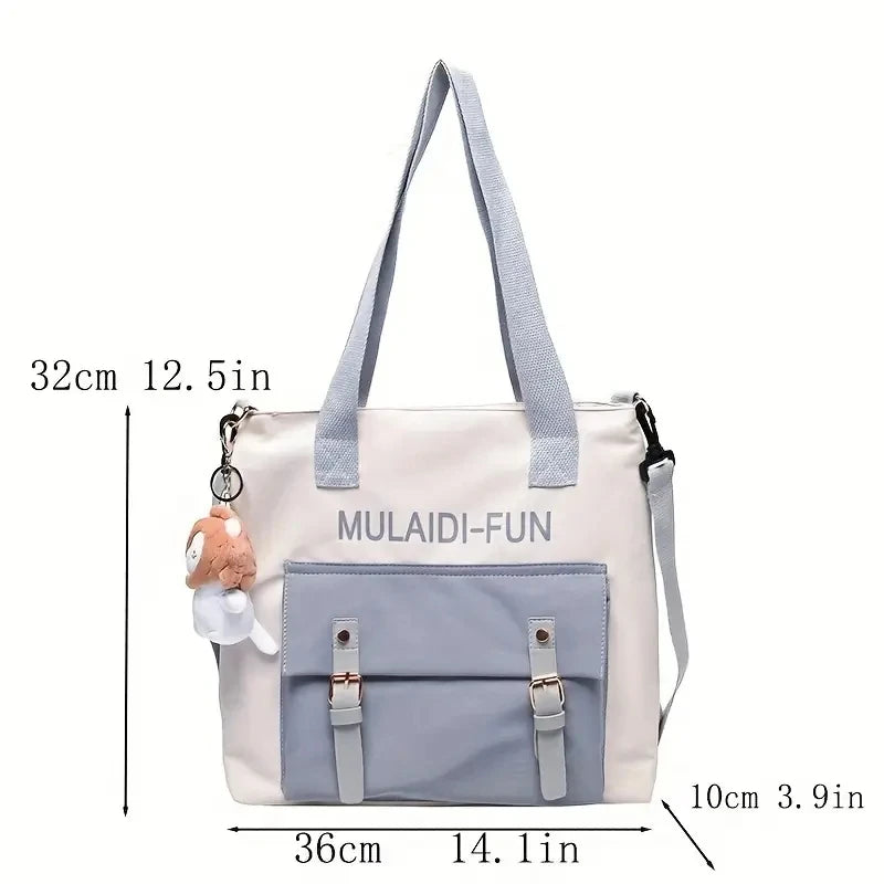 Schultertasche für Damen ⎜ Robuste Umhängetasche aus Nylon mit Frontfach und Plüschanhänger