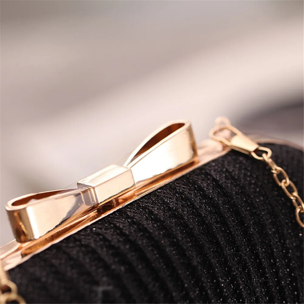 Clutch für Damen ⎜ Elegante Abendtasche in Faltenoptik mit Schleifendetail und Kettenträger für festliche Anlässe