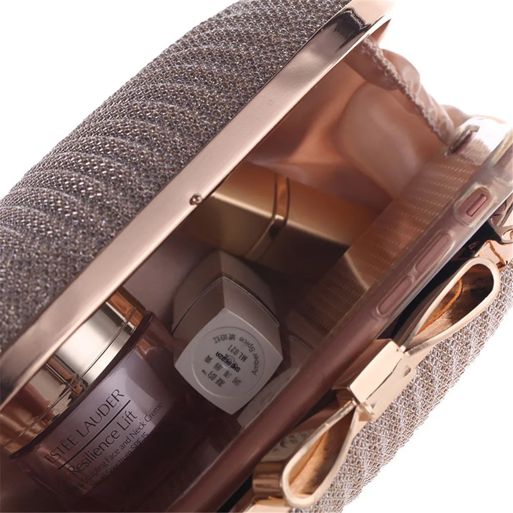 Clutch für Damen ⎜ Elegante Abendtasche in Faltenoptik mit Schleifendetail und Kettenträger für festliche Anlässe