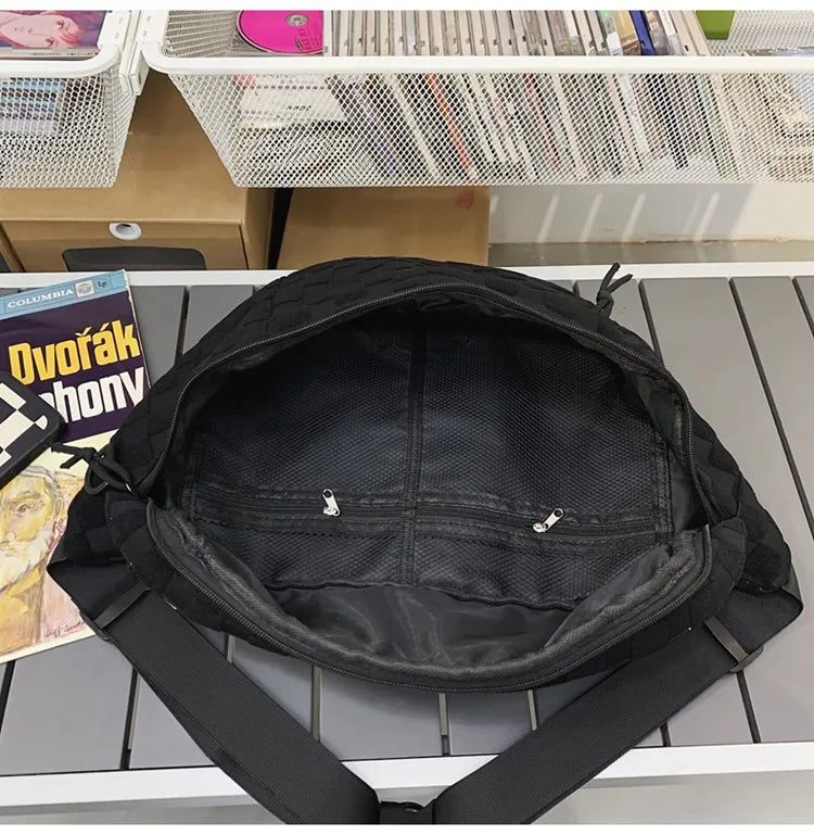 Brusttasche für Damen und Herren ⎜ Stylische Umhängetasche mit Karomuster und viel Stauraum für unterwegs