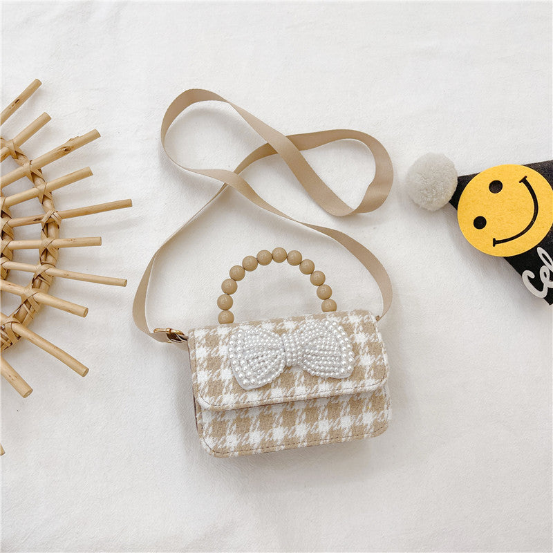 Kleine Umhängetasche für Damen ⎜ Karomuster Handtasche mit Perlengriff und Verspieltem Design