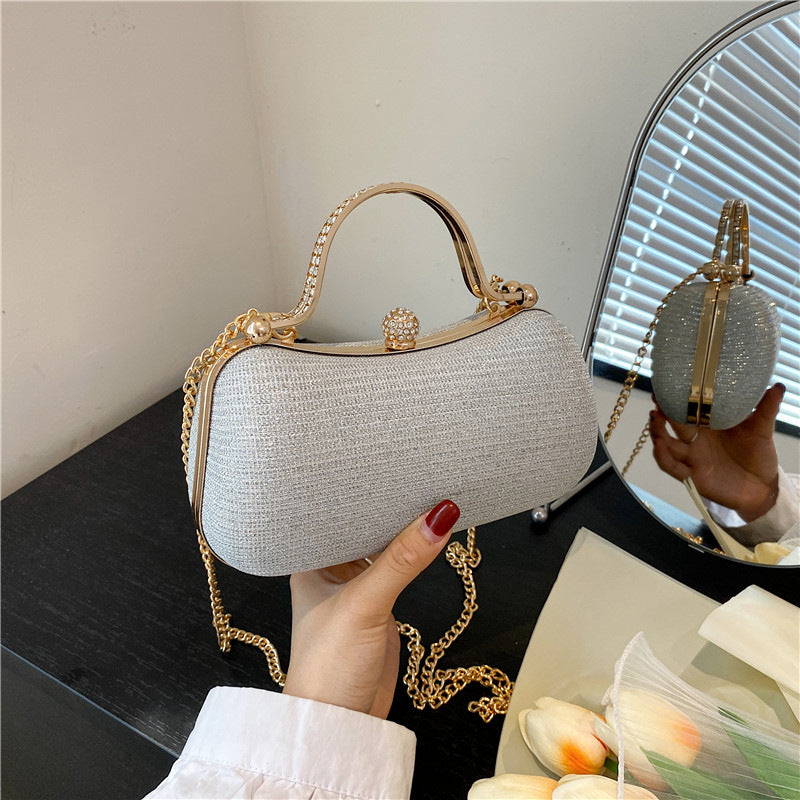 Clutch für Damen ⎜ Luxuriöse Abendtasche mit Strasshenkel und Kettenriemen für festliche Anlässe