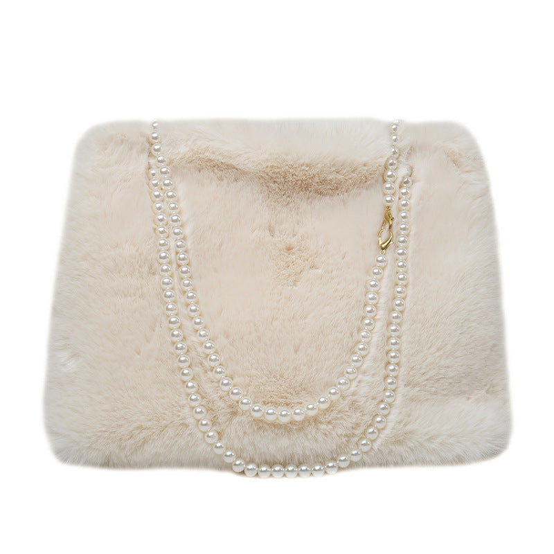 Umhängetasche für Damen ⎜ Weiche Plüsch-Tasche mit Perlenkette und großzügigem Stauraum für elegante Auftritte