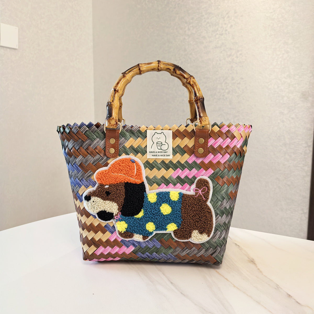 Strandtasche für Damen ⎜ Bunte Korbtasche im Vintage-Stil mit Hundemotiv und stabilen Henkeln