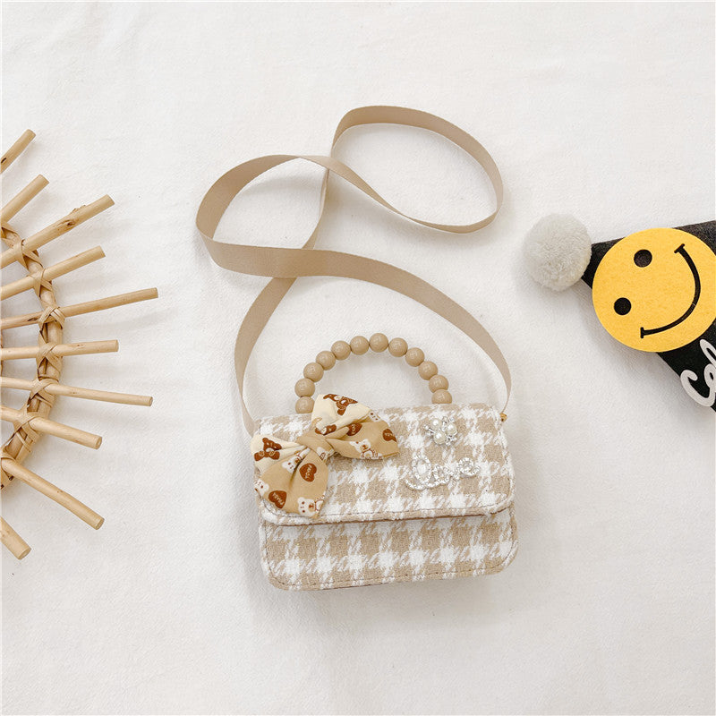 Kleine Umhängetasche für Damen ⎜ Karomuster Handtasche mit Perlengriff und Verspieltem Design