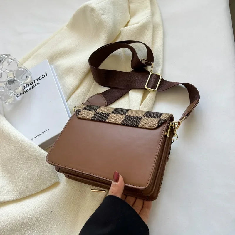 Umhängetasche für Damen ⎜ Stylische Outdoor-Tasche mit Karomuster und breitem Schultergurt für Alltag und Freizeit