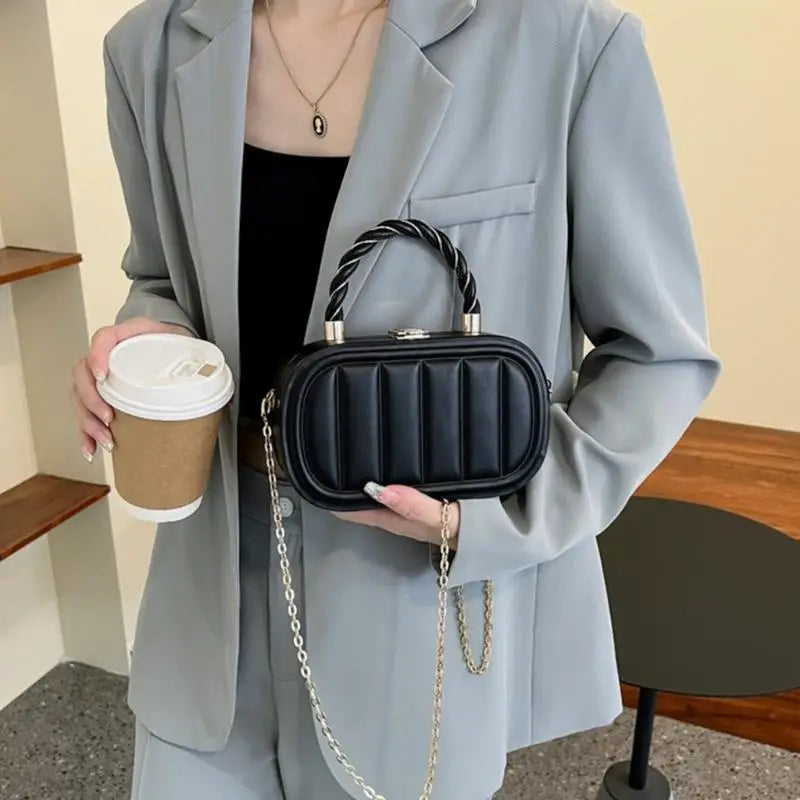 Damen Umhängetasche mit Kette ⎜ Stylische Box-Bag mit Tragegriff für elegante Auftritte und Alltag