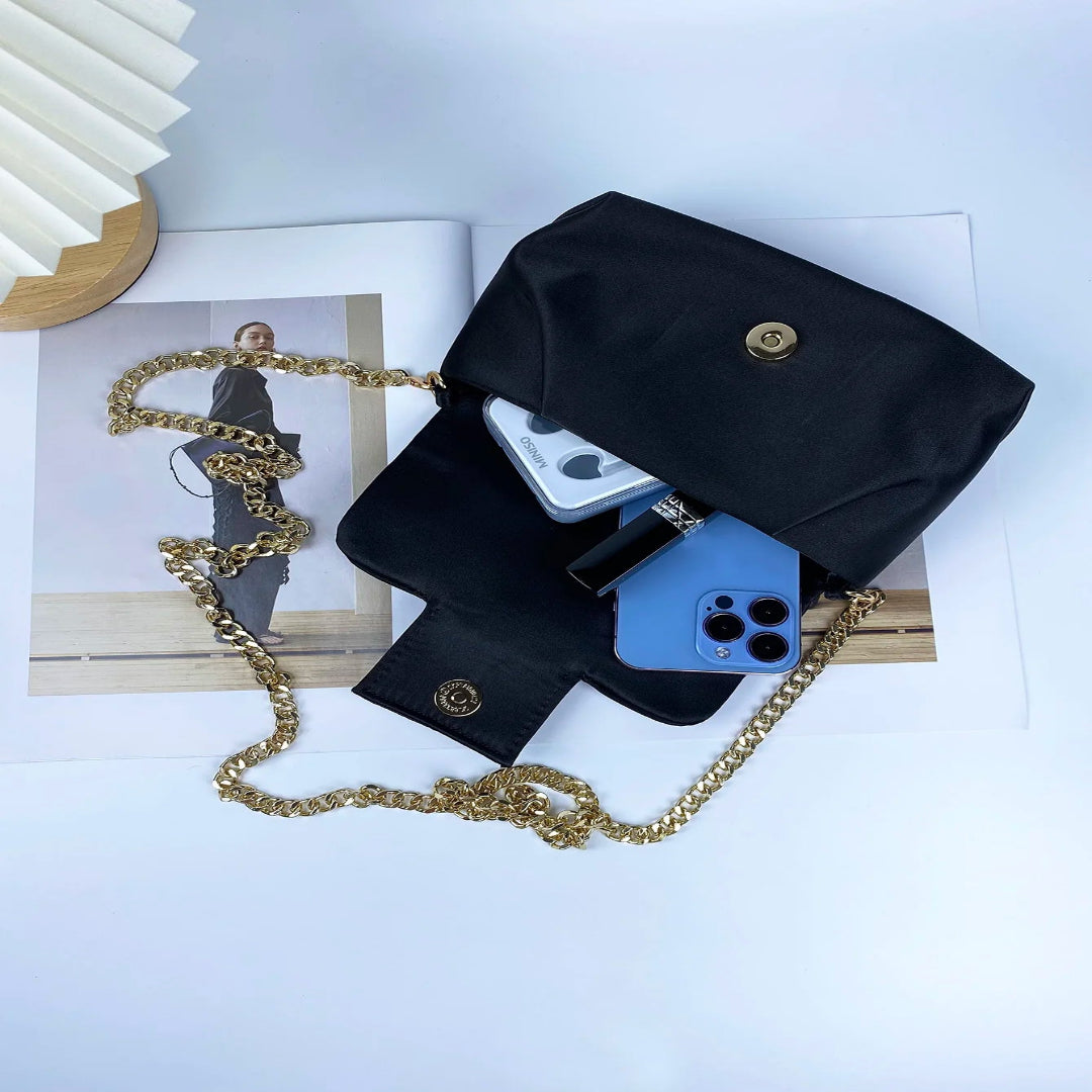 Clutch für Damen ⎜ Glänzende Umhängetasche mit Strassverzierung und Kettengurt für festliche Anlässe