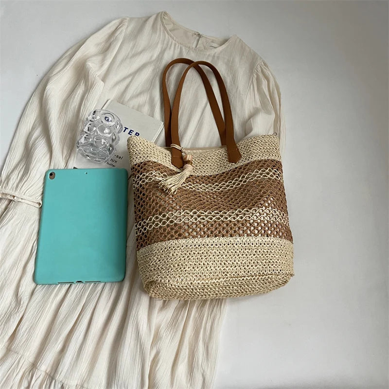 Strohtasche Damen ⎜ Leichte Strandtasche mit Fransen, Großes Fassungsvermögen für Sommer und Urlaub