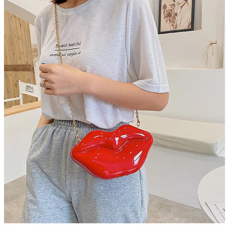 Damen Umhängetasche mit Kette ⎜ Glänzende Schultertasche in Lippenform für Partys und besondere Anlässe