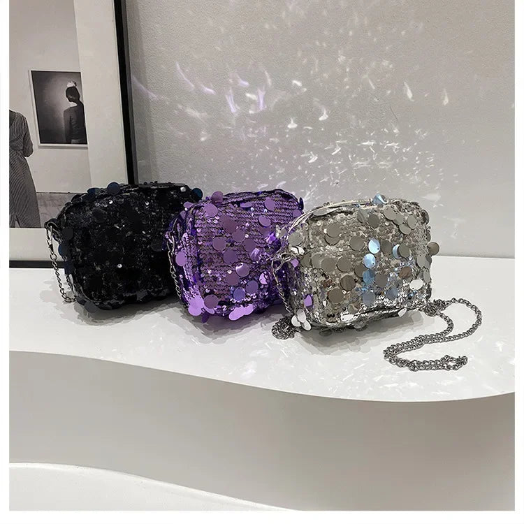 Umhängetasche für Damen ⎜ Glänzende Pailletten-Tasche mit Kette und großem Stauraum für besondere Anlässe