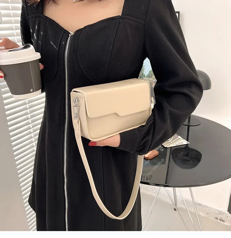 Schultertasche für Damen ⎜ Schlichte Baguette-Form mit verstellbarem Riemen für Alltag und Freizeit