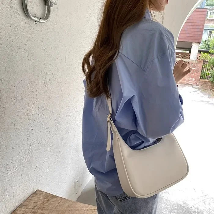 Damen Schultertasche im Retro-Stil ⎜ Schlichte Handtasche mit Viel Stauraum und Breitem Verstellbarem Riemen