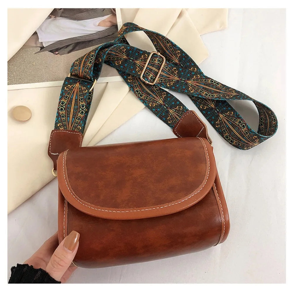 Umhängetasche für Damen aus Kunstleder ⎜ Stilvolle Schultertasche mit breitem Riemen für Alltag und Freizeit