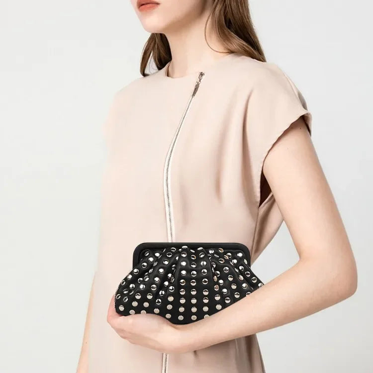 Clutch für Damen ⎜ Retro-Abendtasche in Muschelform mit Nietenbesatz für Partys und besondere Anlässe