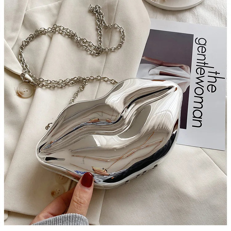 Damen Umhängetasche mit Kette ⎜ Glänzende Schultertasche in Lippenform für Partys und besondere Anlässe
