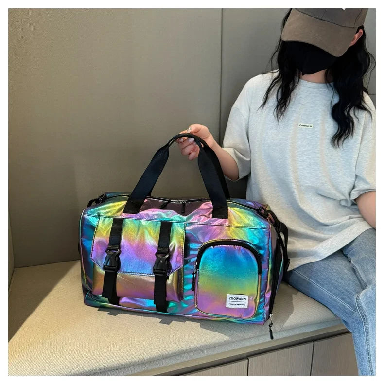 Sporttasche im Metallic-Look ⎜ Große Reisetasche mit viel Stauraum und praktischen Tragegriffen