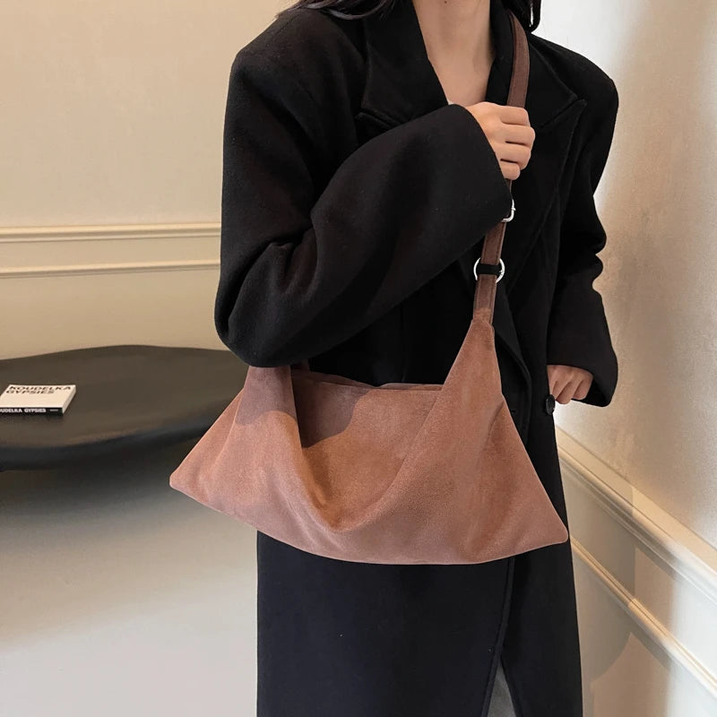 Umhängetasche für Damen ⎜ Leichte Schultertasche aus Wildleder-Optik mit Reißverschluss und Stil