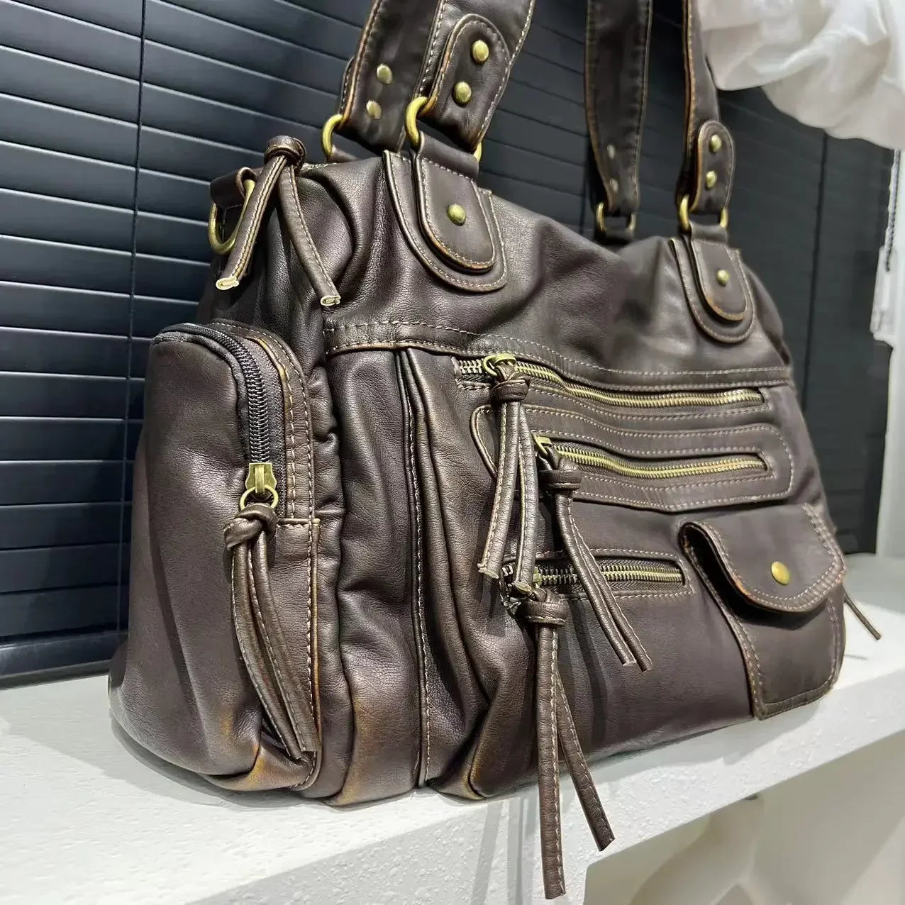 Damen Handtasche ⎜ Vintage Look mit Viel Stauraum und Mehreren Reißverschlussfächern