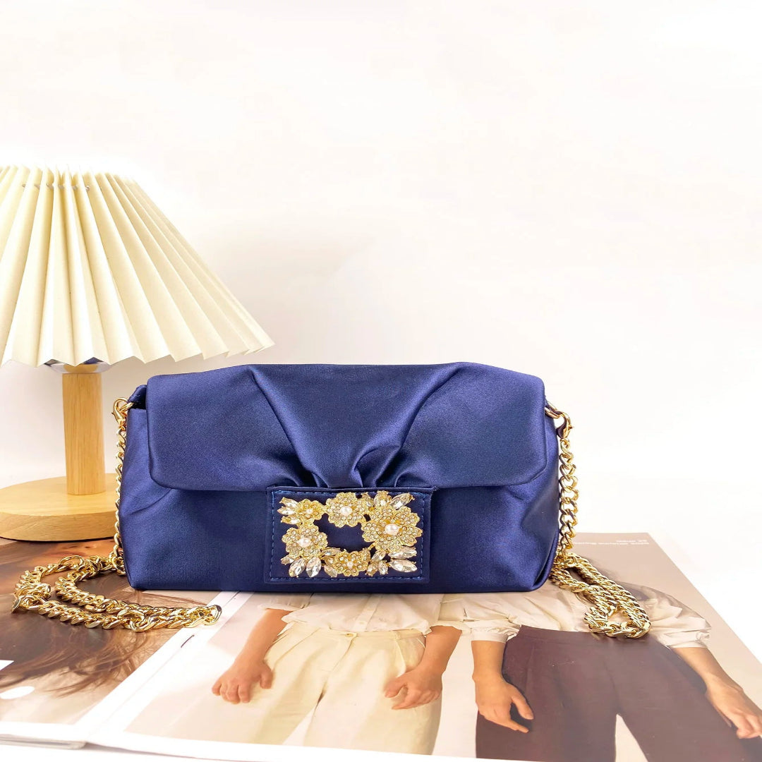 Clutch für Damen ⎜ Glänzende Umhängetasche mit Strassverzierung und Kettengurt für festliche Anlässe