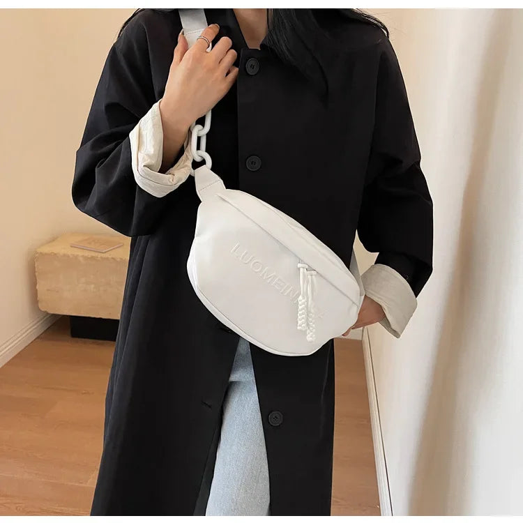 Damen Brusttasche in Weiß ⎜ Lässige Crossbody-Tasche mit Reißverschluss für Alltag und Freizeit