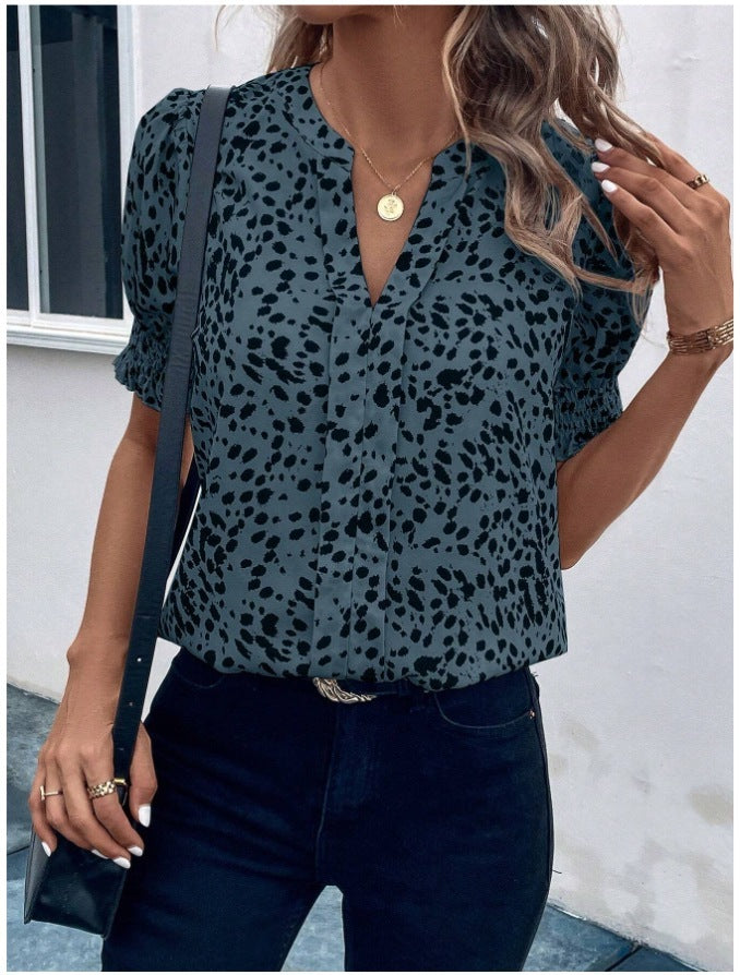 Lily – Bluse mit V-Ausschnitt und gekerbtem Kragen